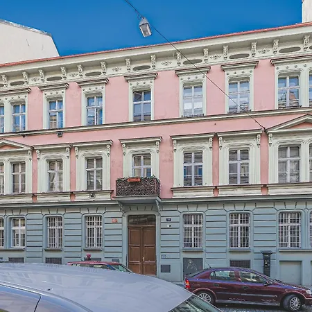 Flat Near Castle Stylish & Prime Location 7 *