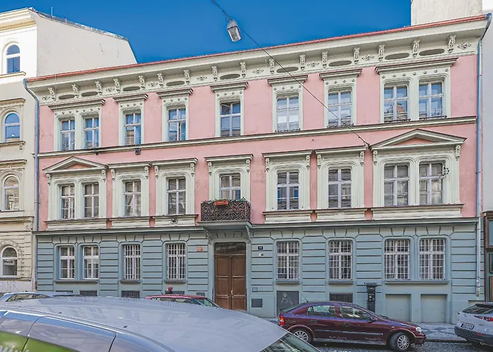 Flat Near Castle Stylish & Prime Location 7 *