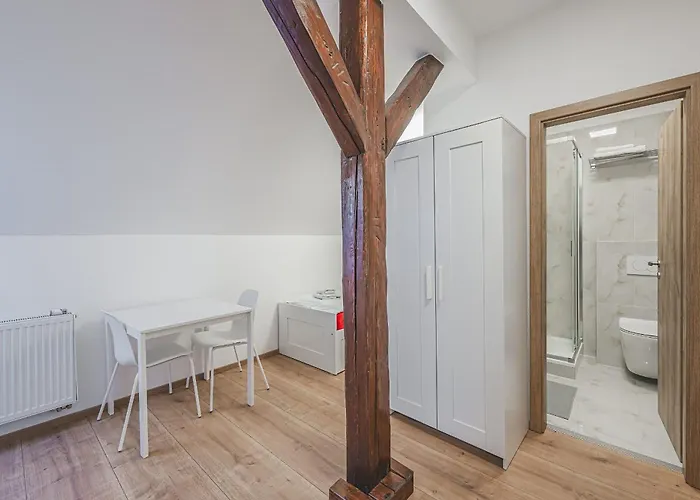 Flat Near Castle Stylish & Prime Location 7 *