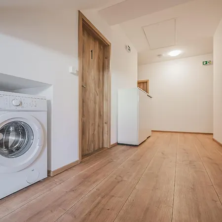 Flat Near Castle Stylish & Prime Location 7