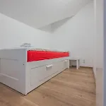 Flat Near Castle Stylish & Prime Location 7 Apartment
