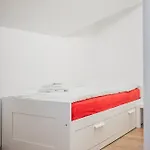 Flat Near Castle Stylish & Prime Location 7 Apartment